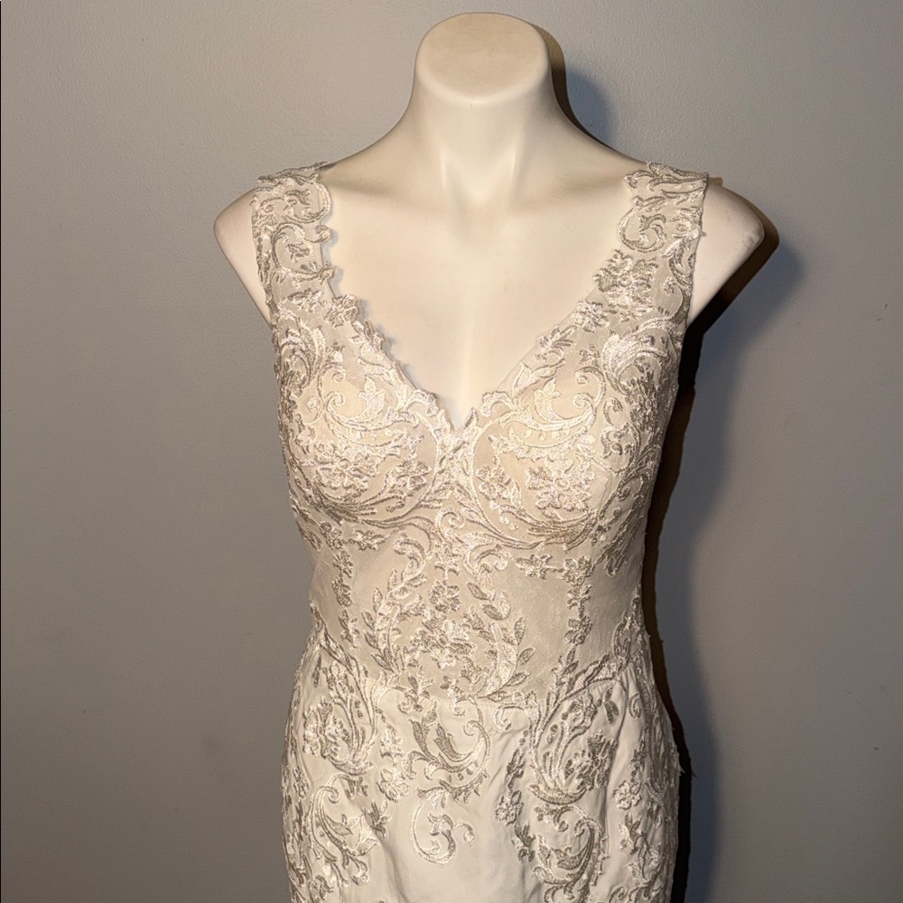 Ivory Lace Bridal Gown - Picture 4 of 16